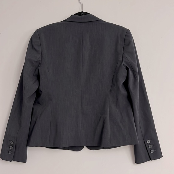 Liz Claiborne blazer. Size 12P. - Picture 2 of 5